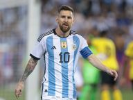 Barcelona 'not in contact with Lionel Messi over return'