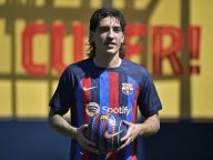 Barcelona 'want to renew Hector Bellerin deal in January'